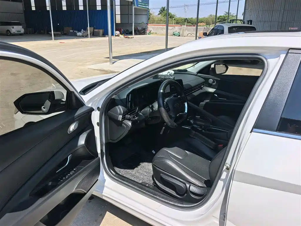 Hyundai Elantra 2021 1.5L CVT GLX Elite Edition фото 7