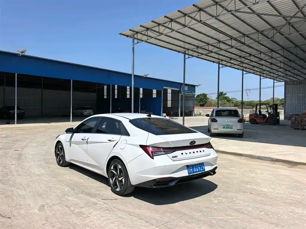 Hyundai Elantra 2021 1.5L CVT GLX Elite Edition фото 5