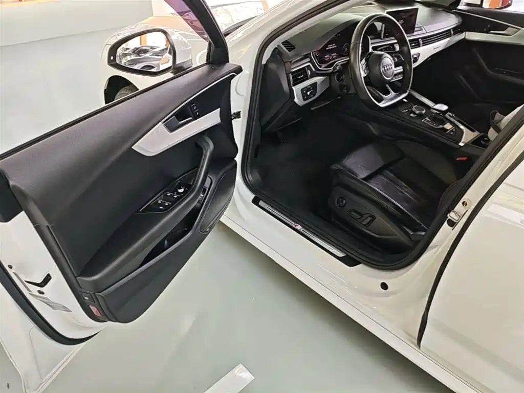 Audi A4L 2017 Model 45 TFSI quattro Sport Version фото 16
