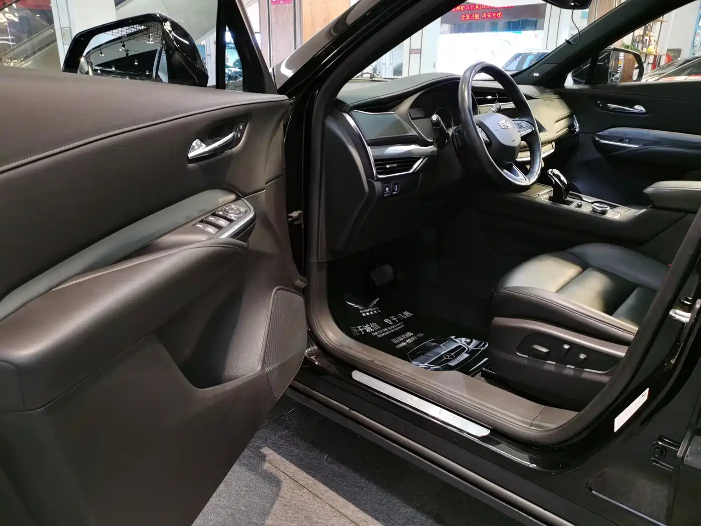 CADILLAC XT4