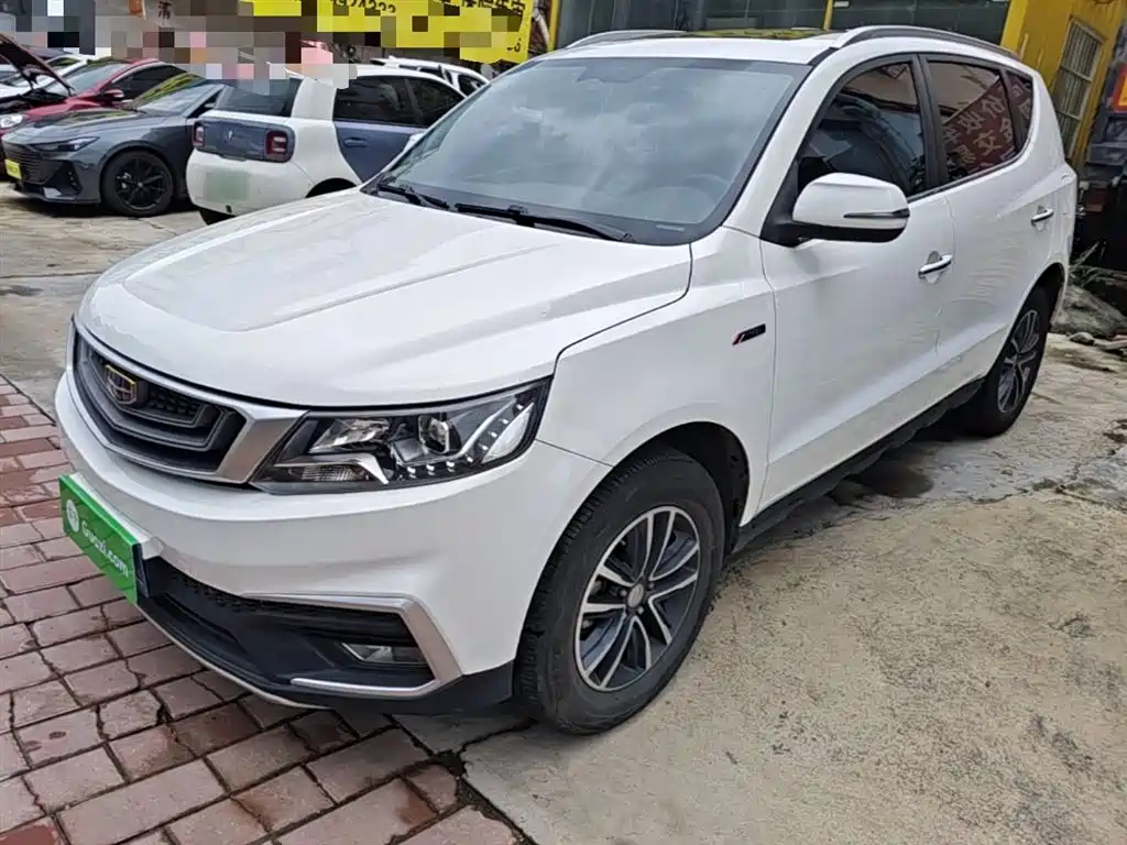 Фото 2 - Geely Emgrand X6