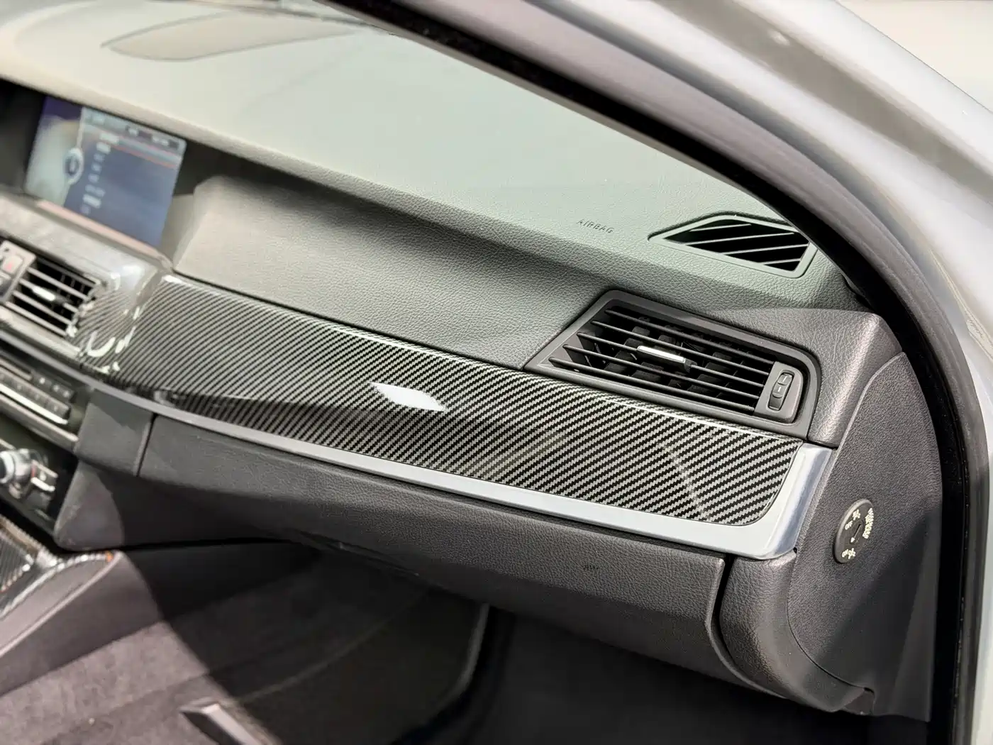 BMW 5 Series 2011 528Li Luxury фото 12