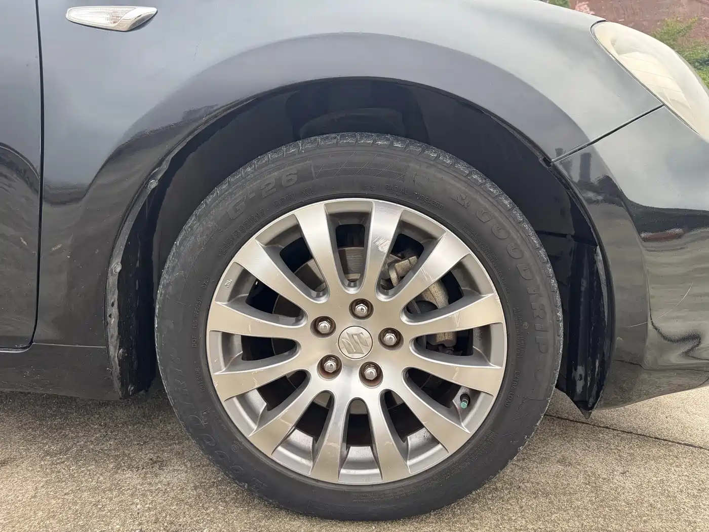 Suzuki Kizashi 2013 2011 2.4L 2WD CVT Standard Edition