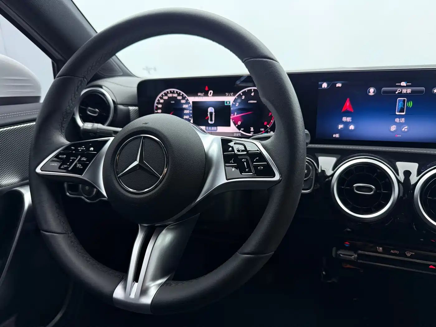 Mercedes-Benz A-Class 2023 A 180 L фото 13