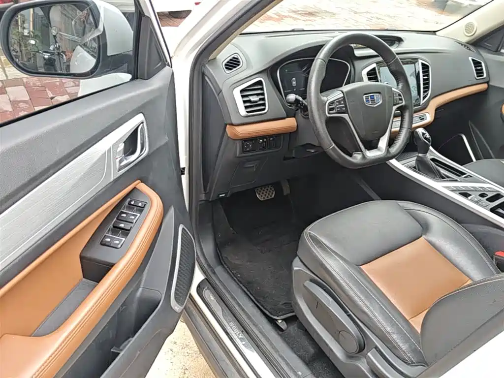 Фото 16 - Geely Emgrand X6