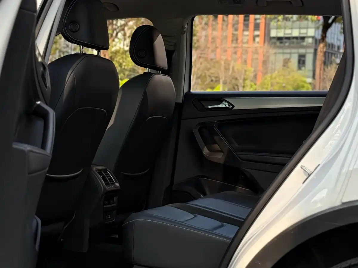Volkswagen Tiguan L 2018 330TSI Automatic 2WD Luxury Edition фото 13