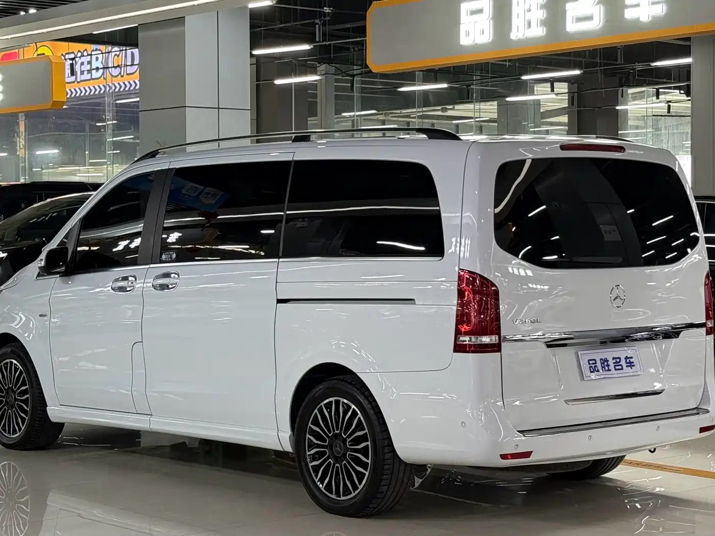 Mercedes-Benz V-Class 2018 V 260 Premium Edition China VI фото 3