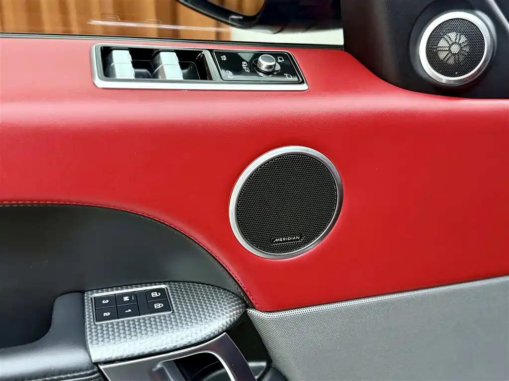 Land Rover Range Rover Sport 2021 3.0 L6 Gloss Black Edition фото 16