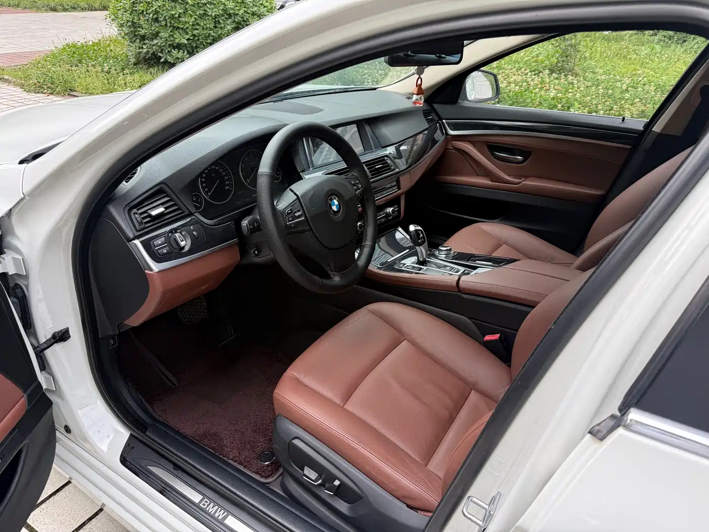 BMW 5 Series 2014 525Li Luxury Design Package фото 7