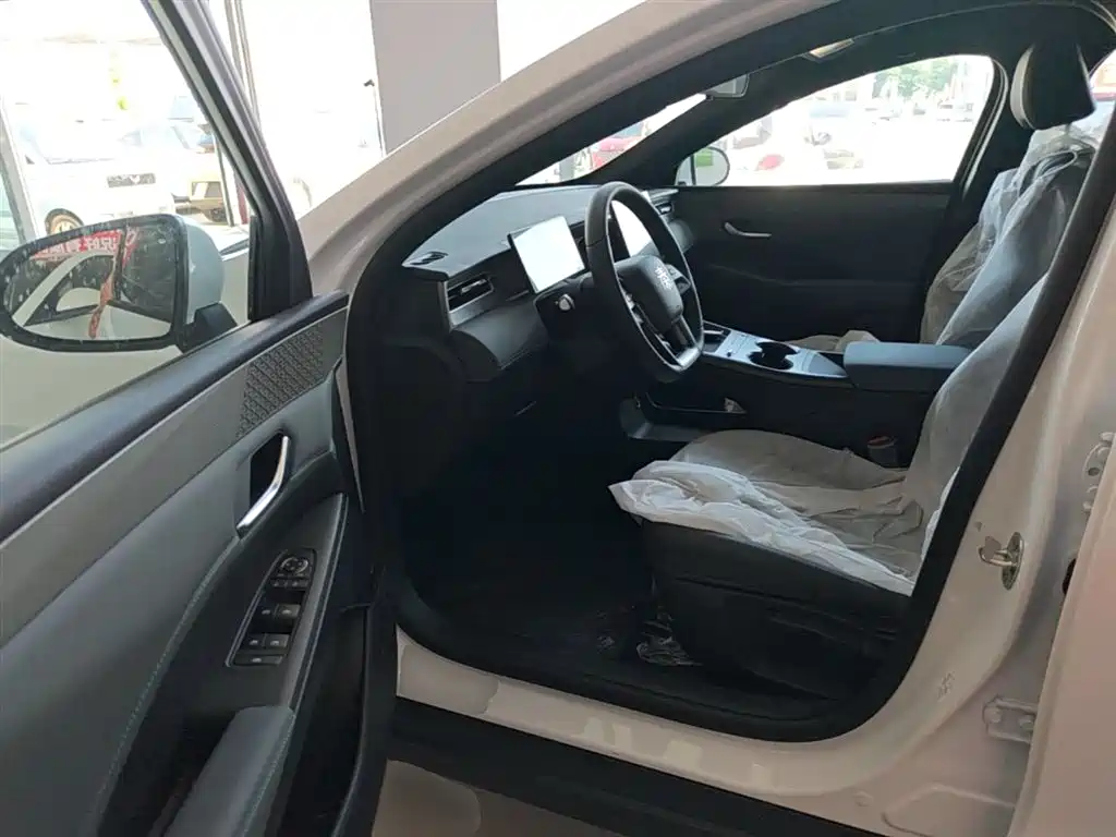 BYD Qin PLUS 2026 DM-i Smart Edition 128KM Progressive фото 16