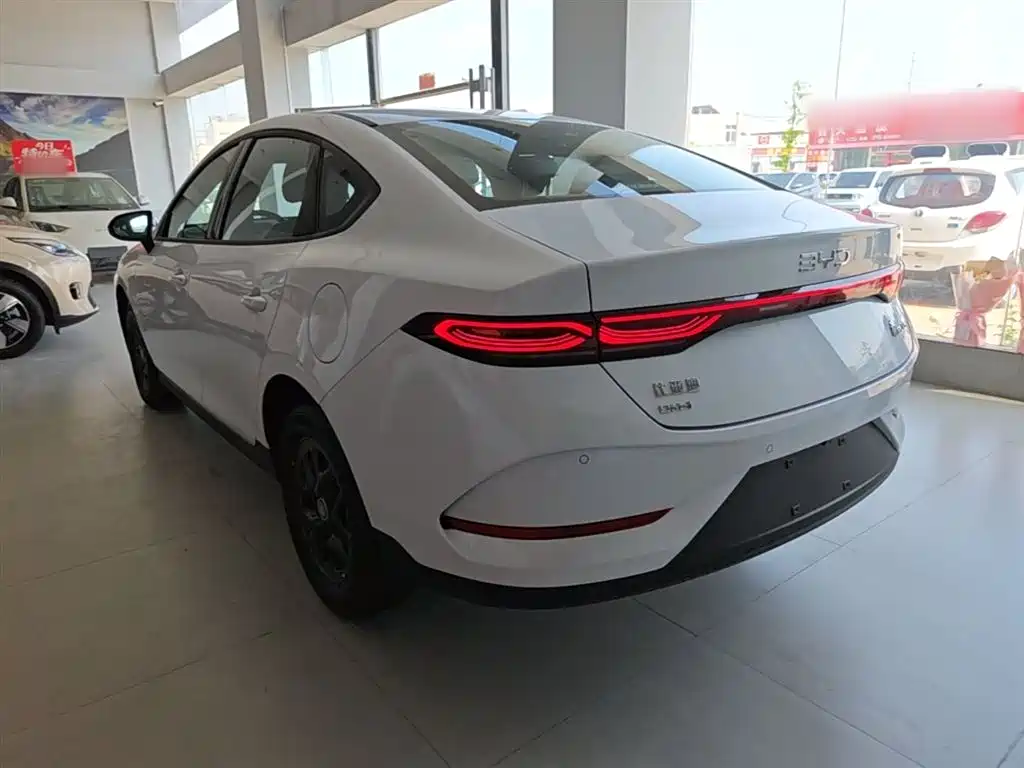 BYD Qin PLUS 2026 DM-i Smart Edition 128KM Progressive фото 5