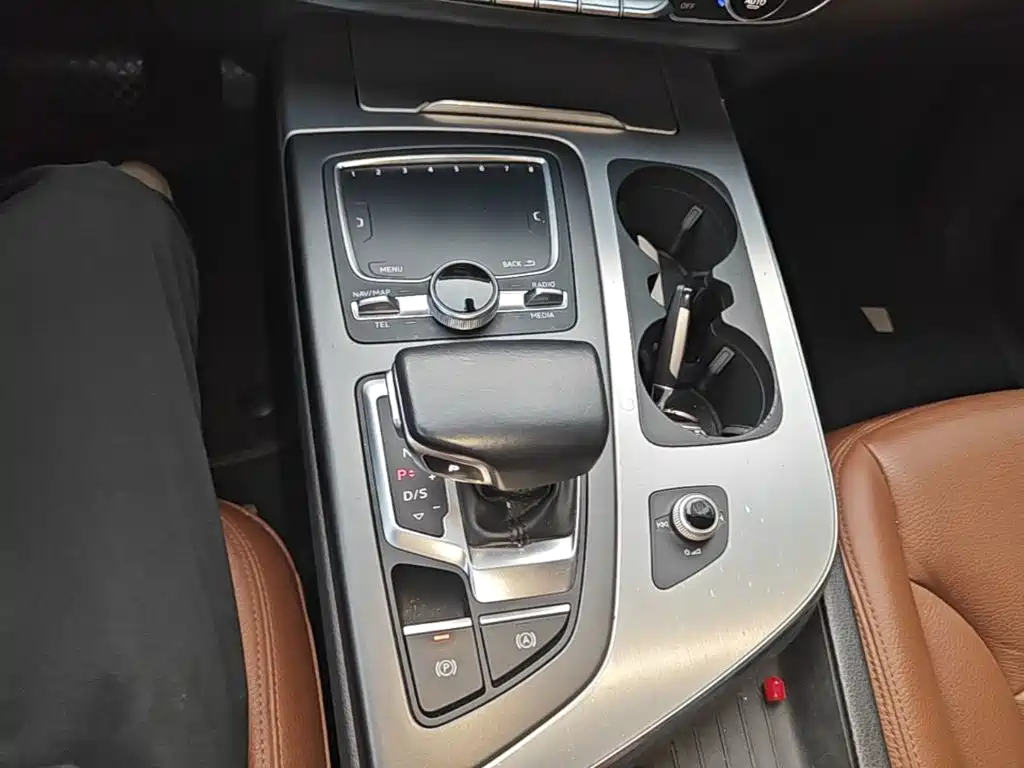 Фото 14 - Audi Q7