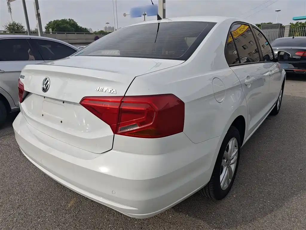 Volkswagen Jetta 2019 Dream Edition 1.4L Manual Fashion фото 7