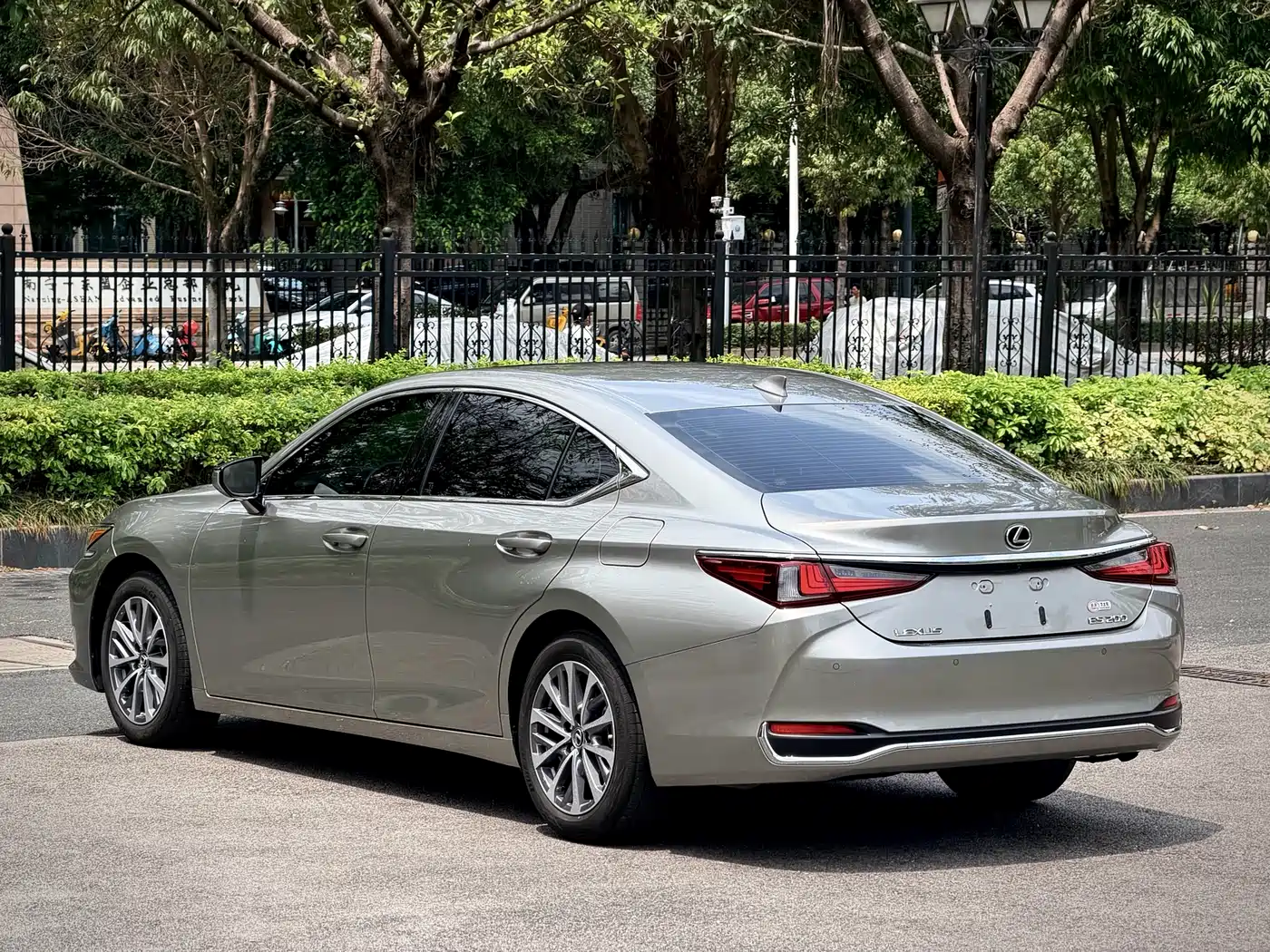 Lexus ES 2023 200 Excellence Edition фото 15