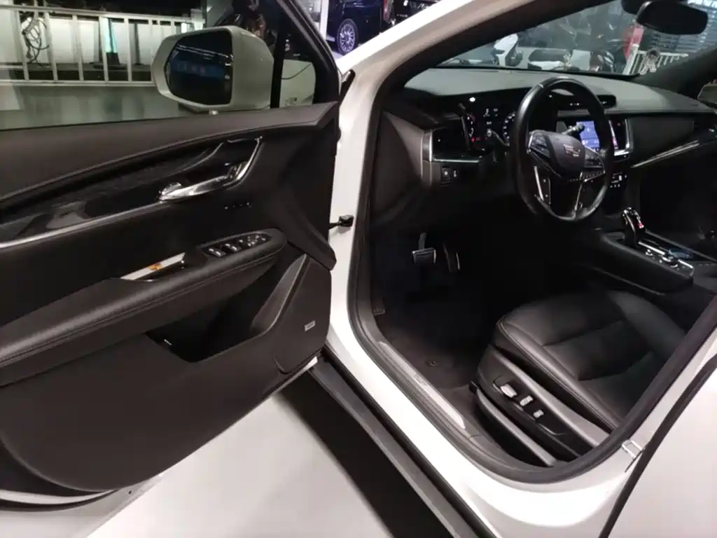 CADILLAC XT5