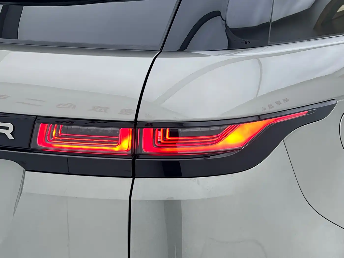 Land Rover Range Rover Evoque 2021 Range Rover Evoque L 249PS R-Dynamic S Performance Edition фото 19