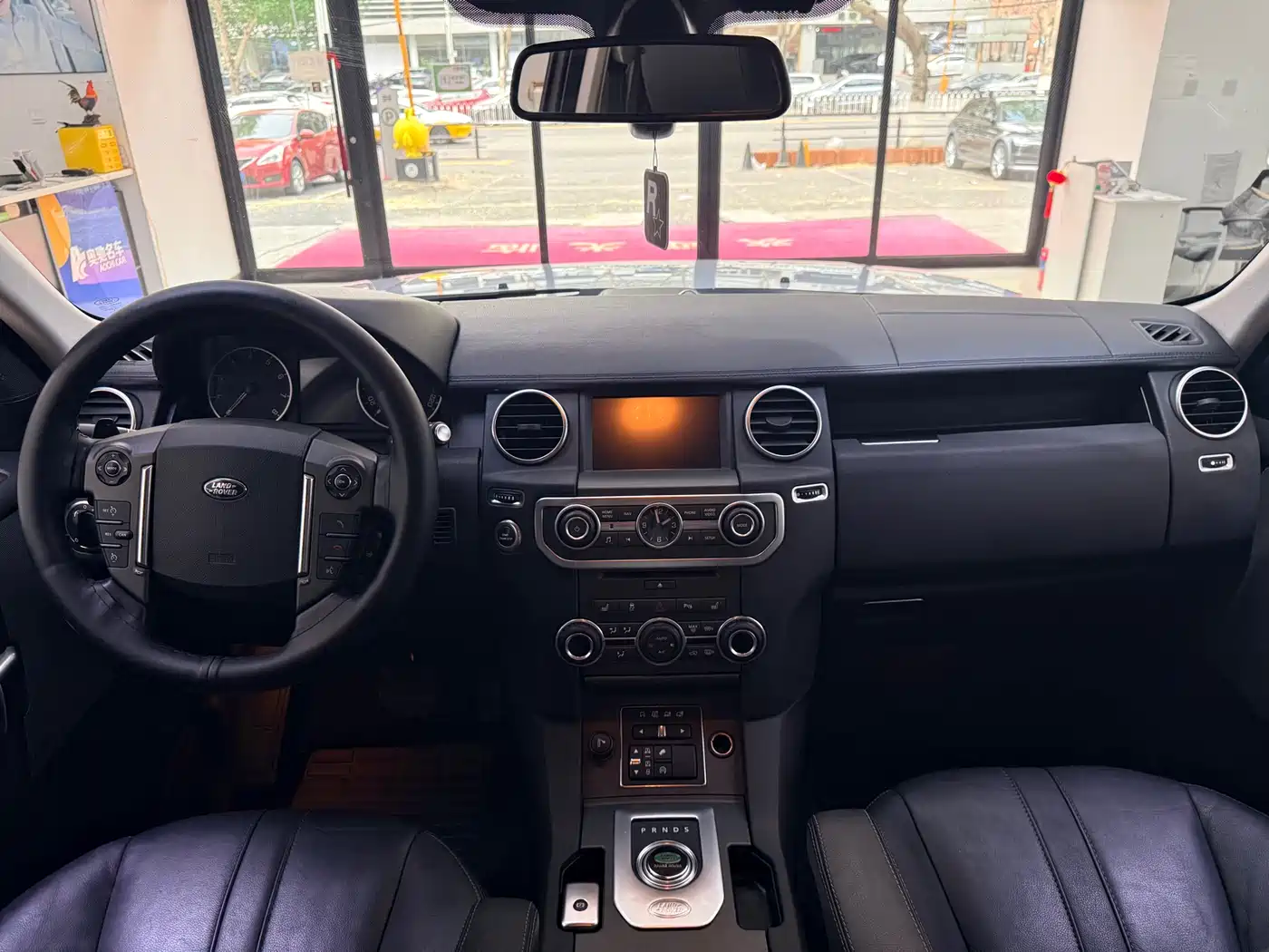 Land Rover Discovery 2016 3.0 SC V6 SE фото 12