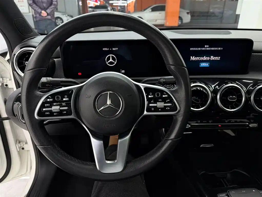 Mercedes-Benz A-Class 2022 A 180 L фото 9