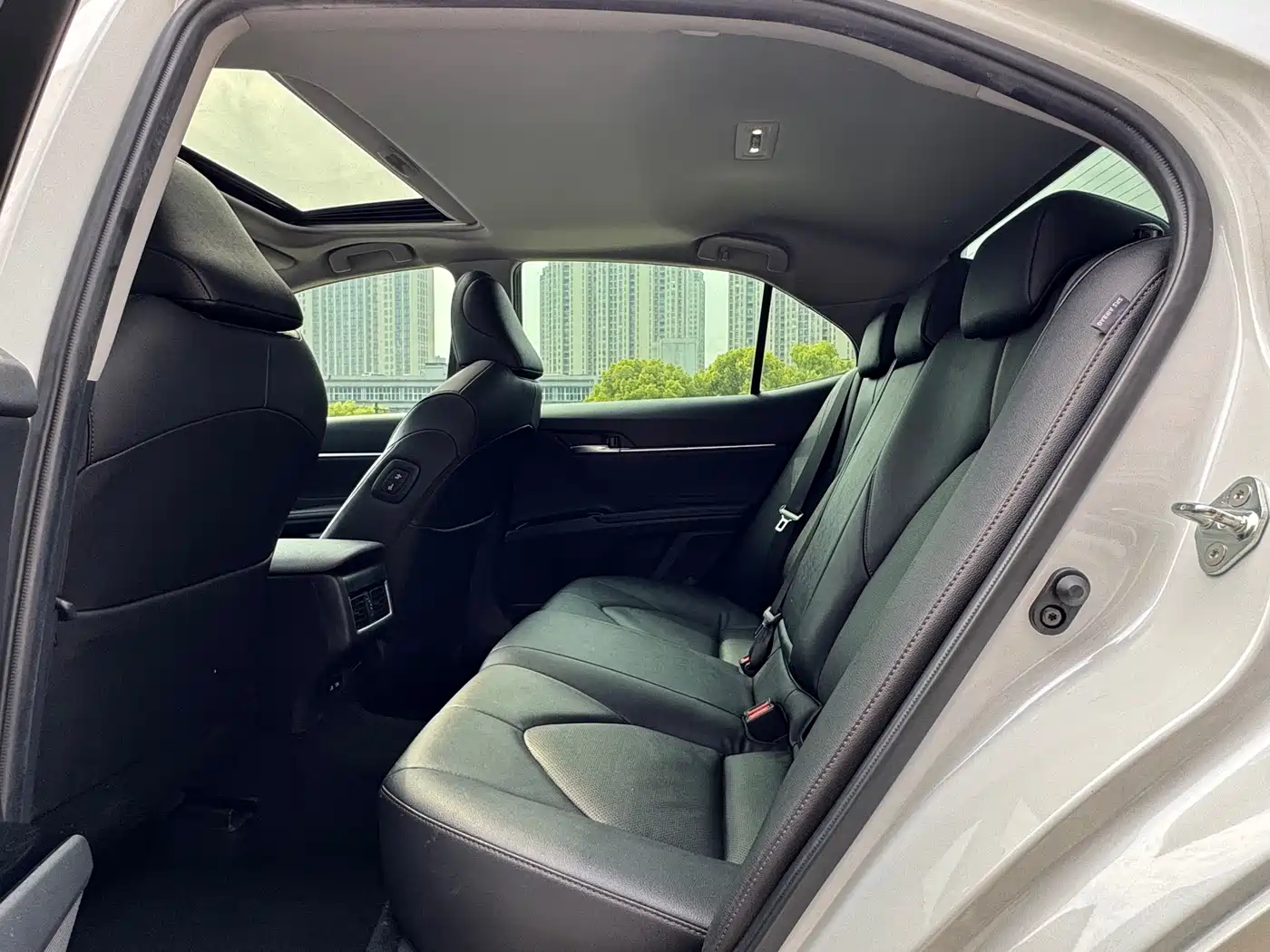 Toyota Camry 2021 2.0G Luxury Edition фото 14