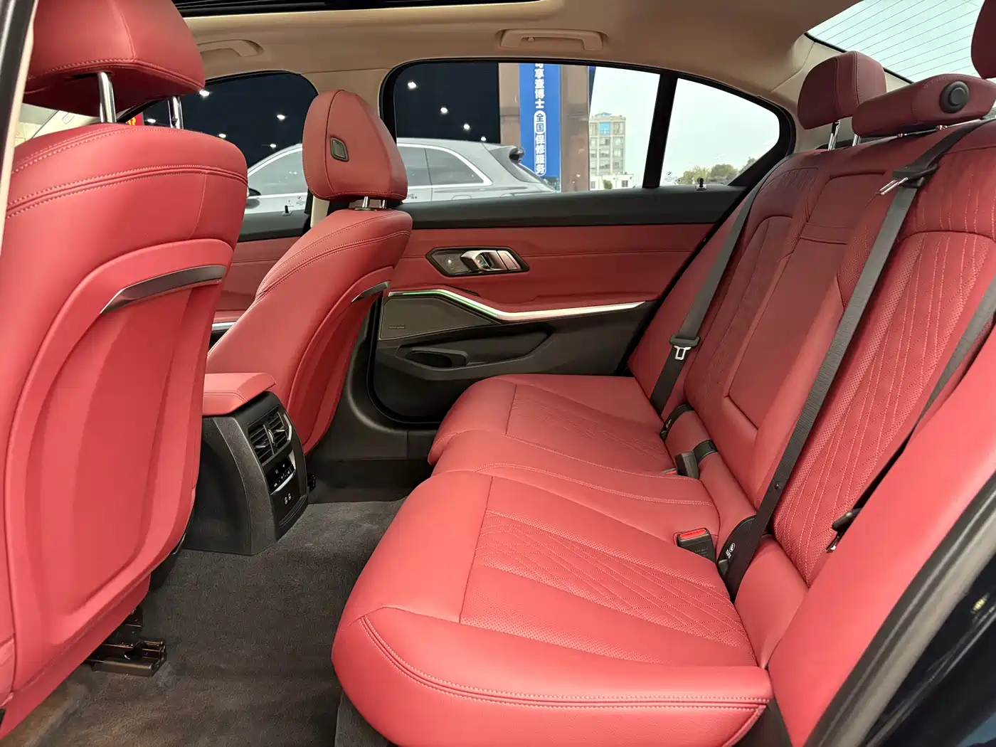 BMW 3 Series 2025 330Li M Sport Night Edition фото 13