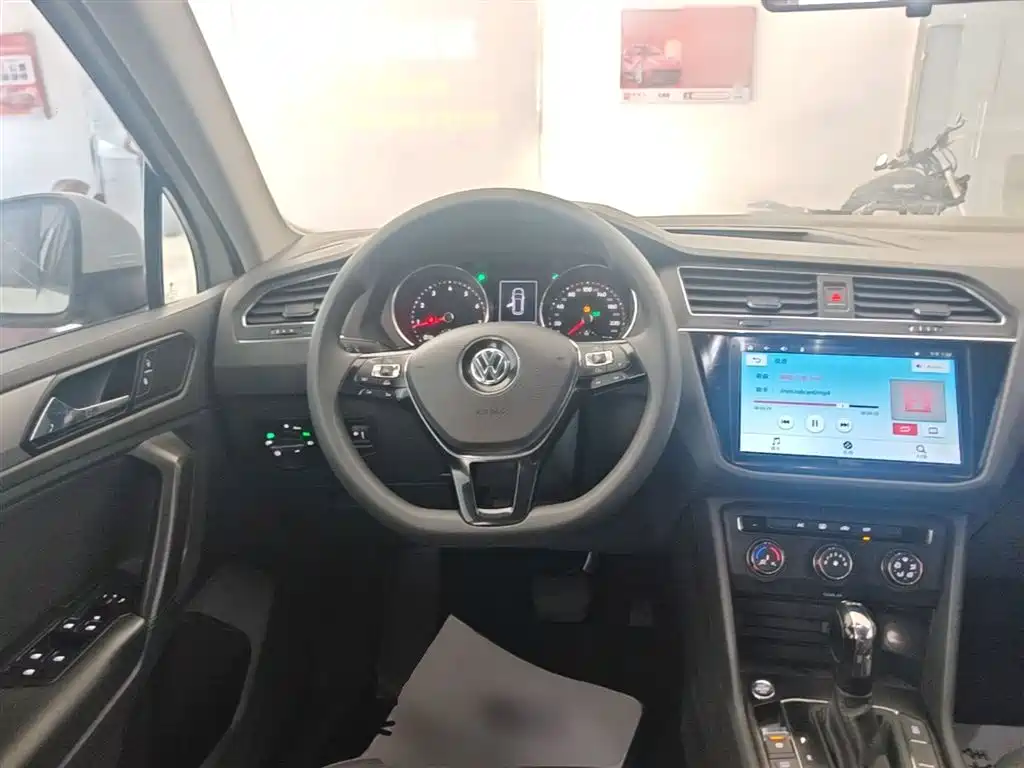 Volkswagen Tiguan L 2017 330TSI Automatic 2WD Trend Edition фото 7