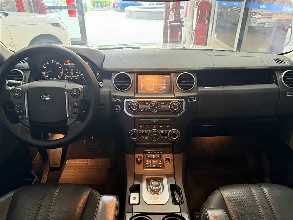 Land Rover Discovery 2016 3.0 SC Gloss Black Collector's Edition HSE фото 8