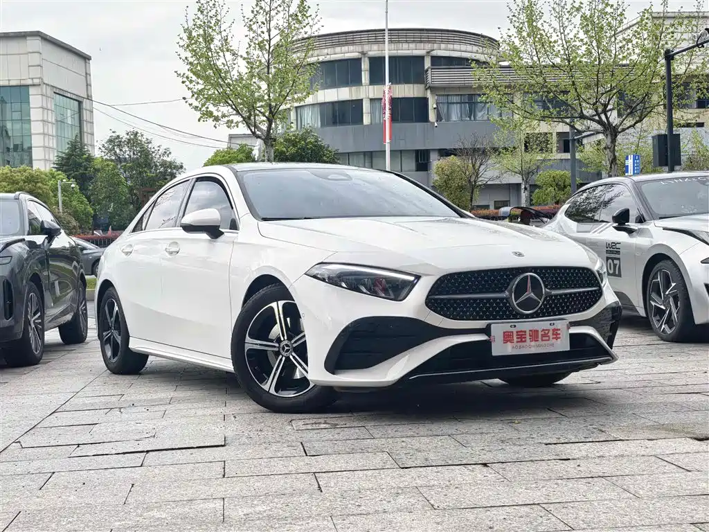 Mercedes-Benz A-Class 2023 A 200 L Fashion фото 3
