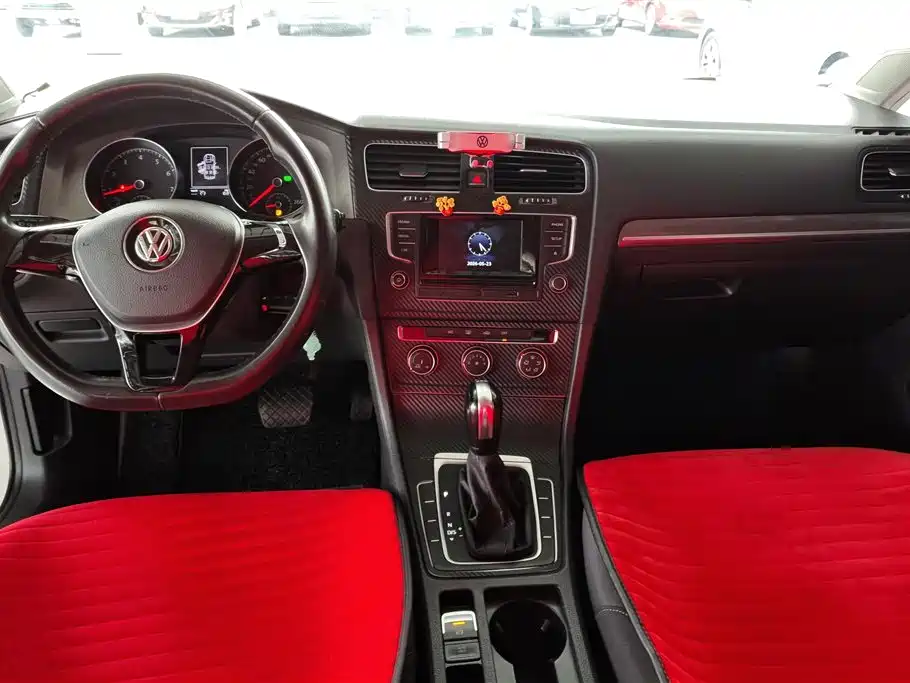 Volkswagen Golf 2016 230TSI Automatic Comfort фото 12