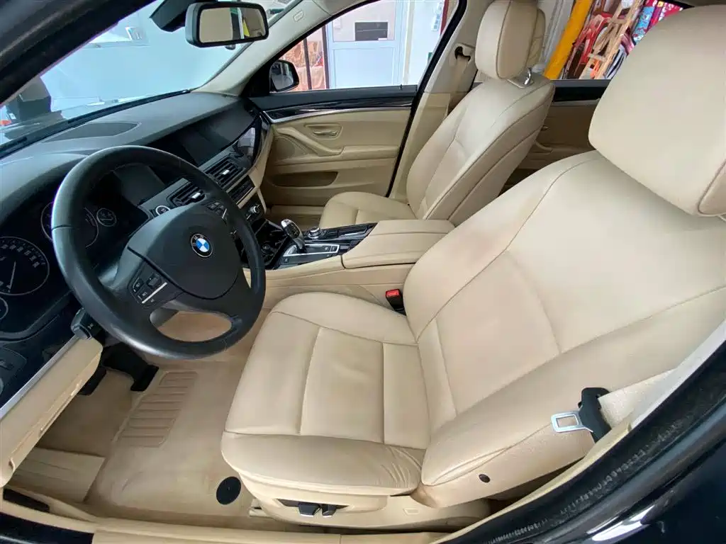 BMW 5 Series 2012 523Li Leadership фото 9