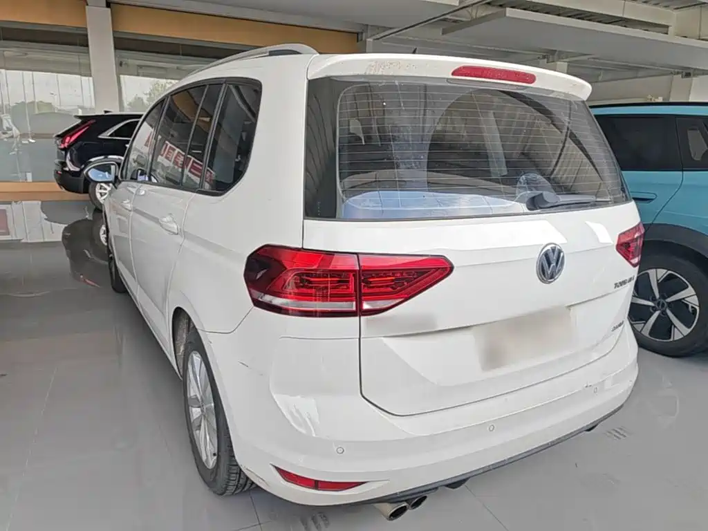 Photo 5 - Volkswagen Touran