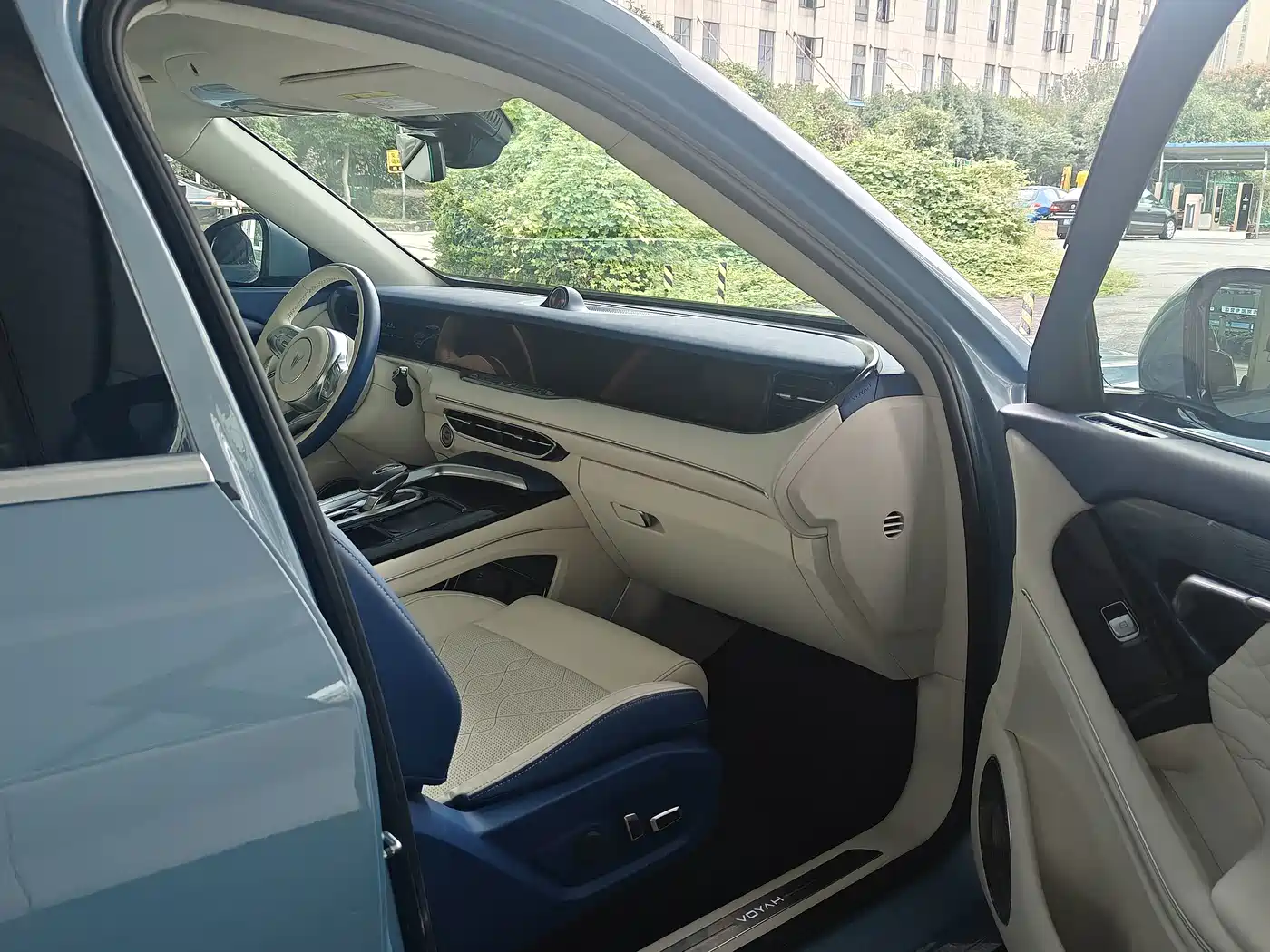 Voyah Free 2021 2021 AWD Standard Range Extender Exclusive Luxury Package