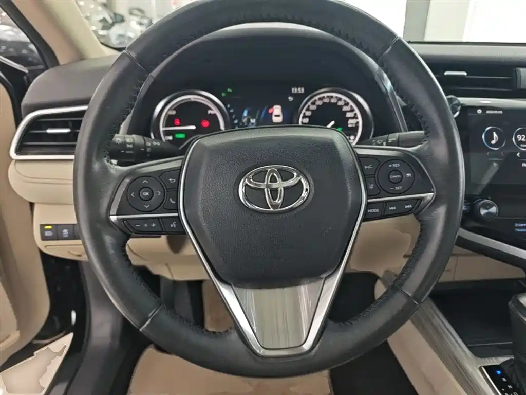Toyota Camry 2019 Facelift Hybrid 2.5HG Luxury Edition фото 11