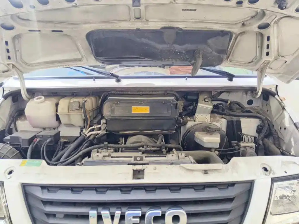 Iveco Daily 2020 2020 Model 2.5T A35 Bus Single-Tire Medium Roof 5-9 Seats China V