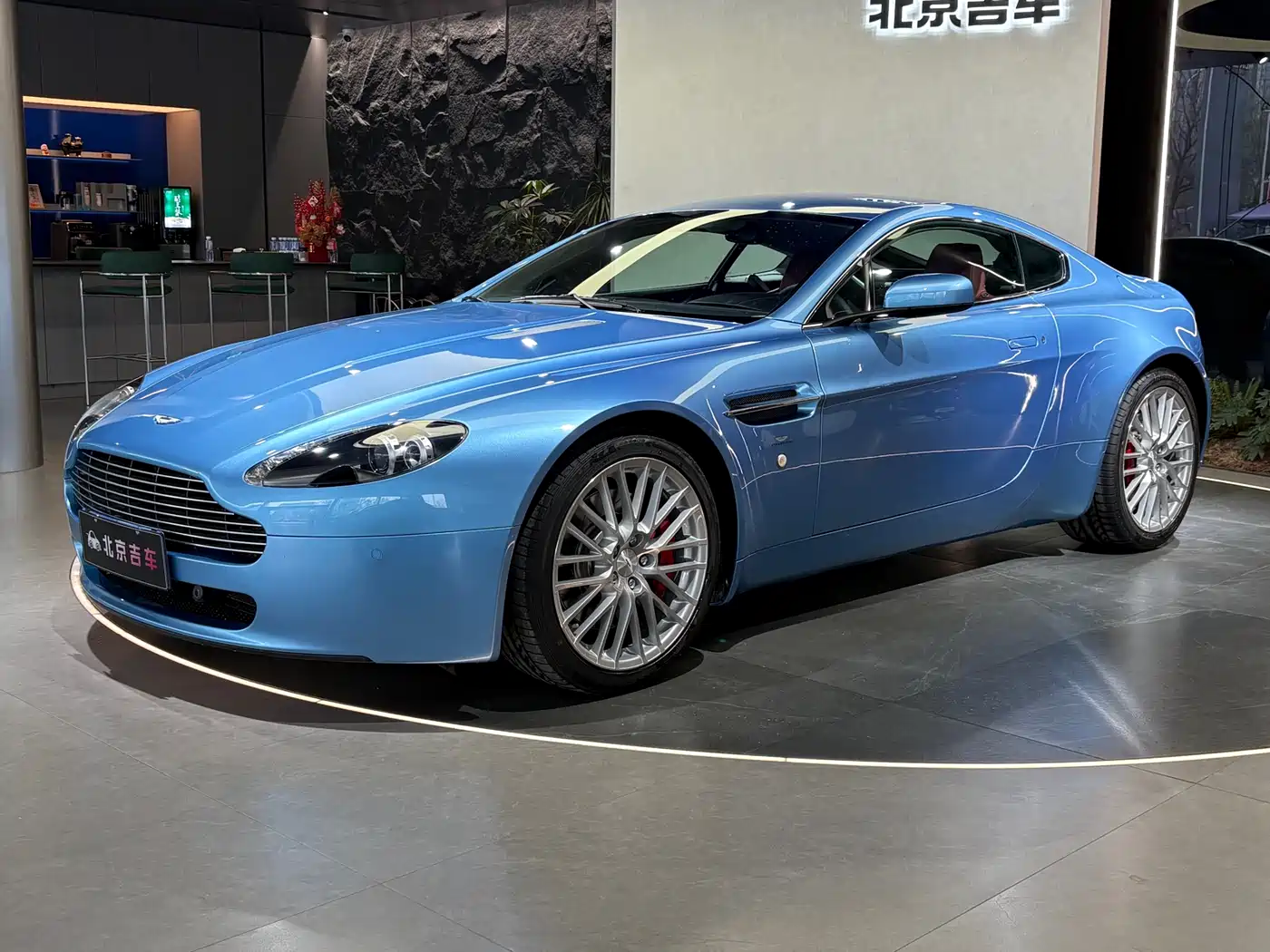 Aston Martin V8 Vantage 2010 2011 4.7L Sportshift Coupe