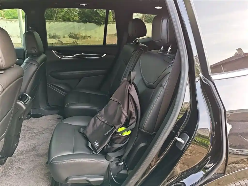 CADILLAC XT6