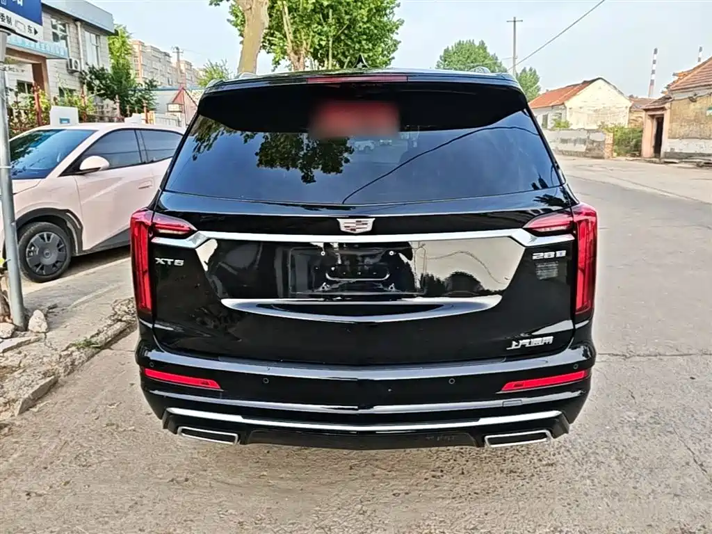 CADILLAC XT6