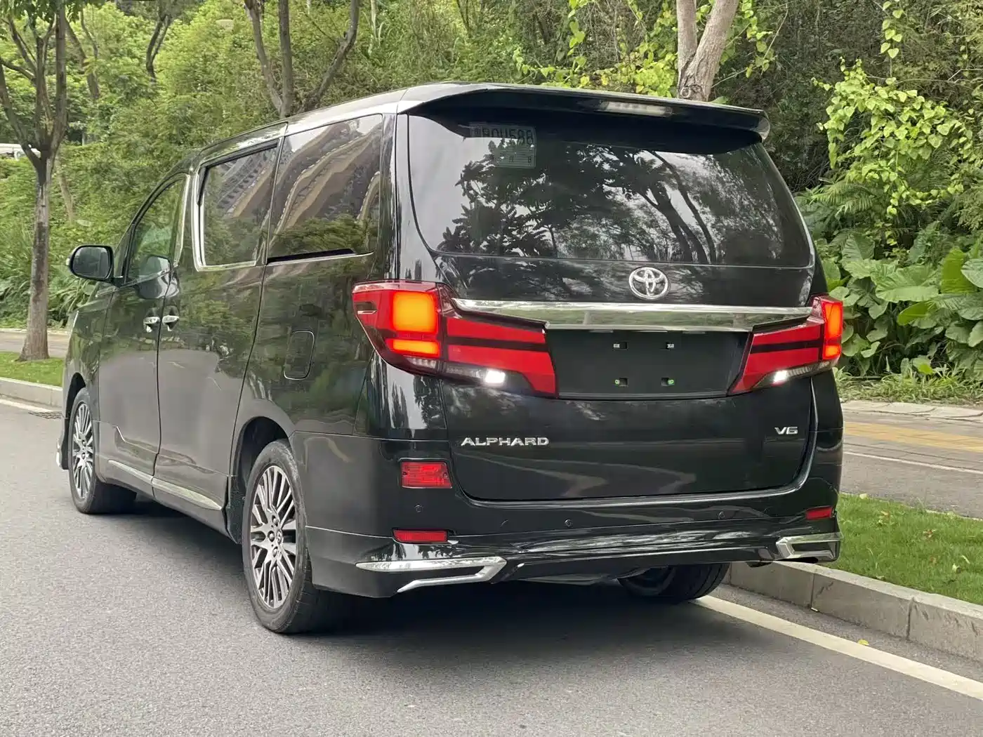Toyota Alphard 2012 3.5L Luxury Edition фото 6