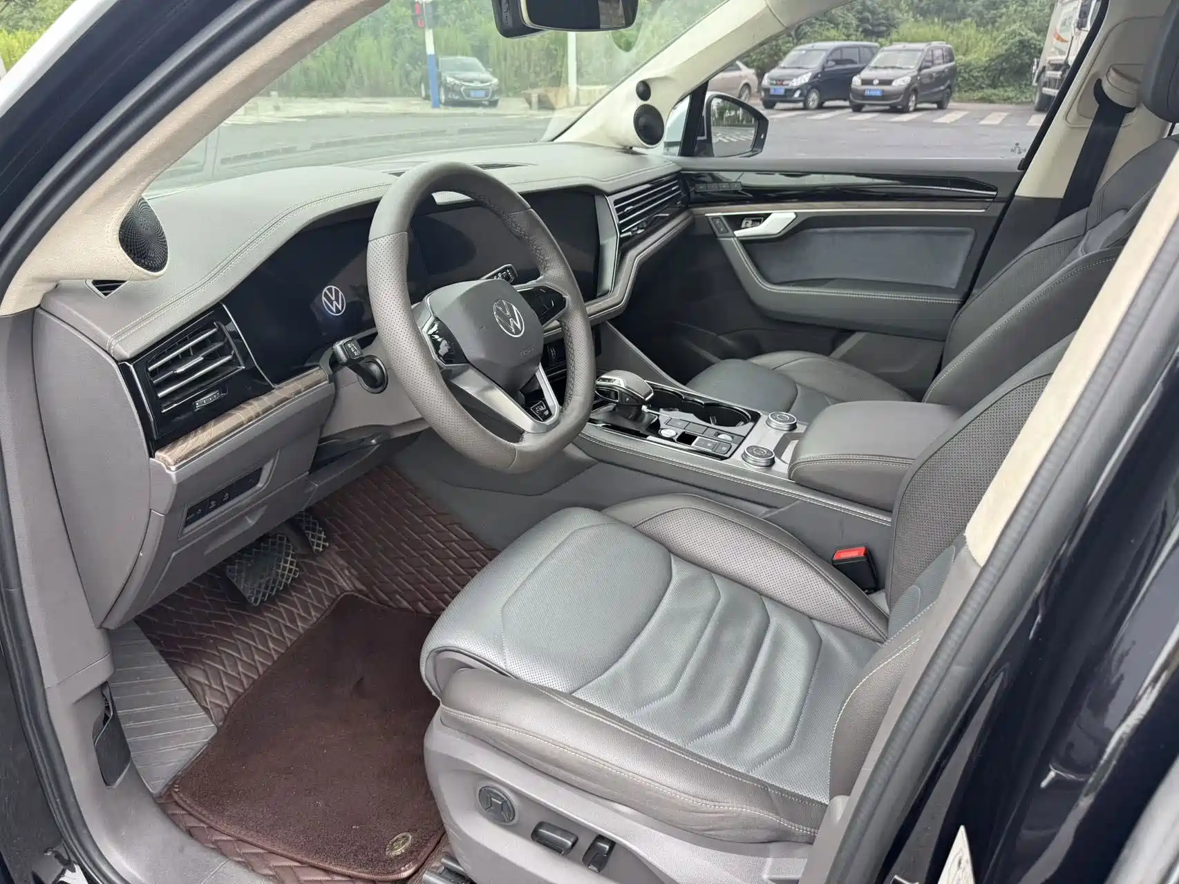 Фото 4 - Volkswagen Touareg