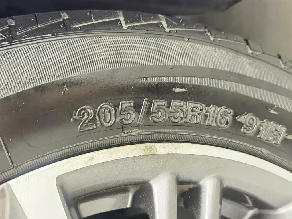 Фото 24 - Roewe i5