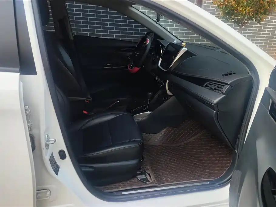 TOYOTA YARIS L ZHIXUAN