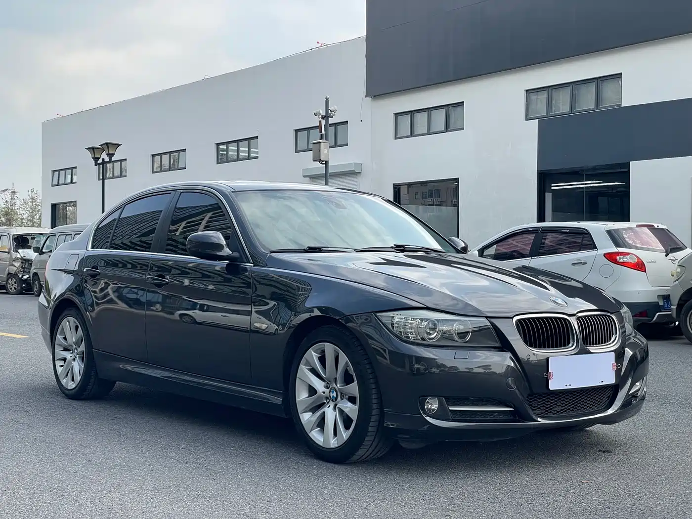 BMW 3 Series 2012 320i Luxury фото 3