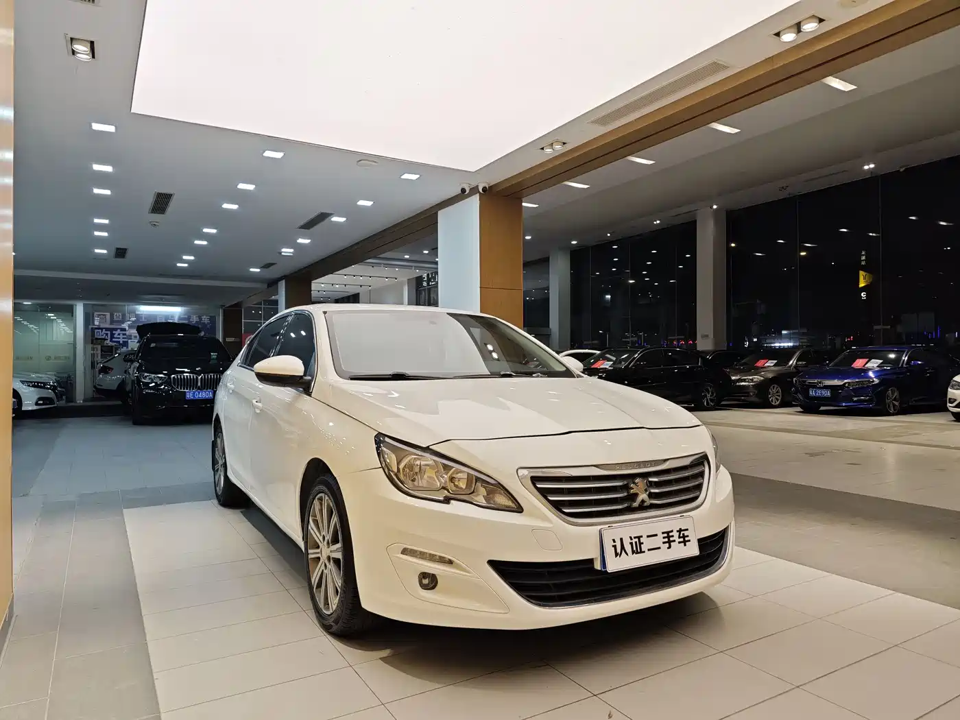 Peugeot 408 2015 Model 1.2T Automatic Luxury Edition фото 5