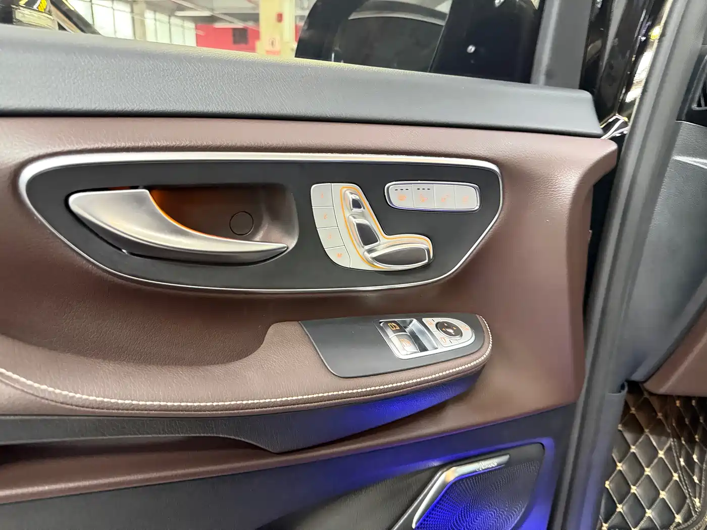 Mercedes-Benz V-Class 2022 V 260 L Long Wheelbase Luxury Edition фото 15