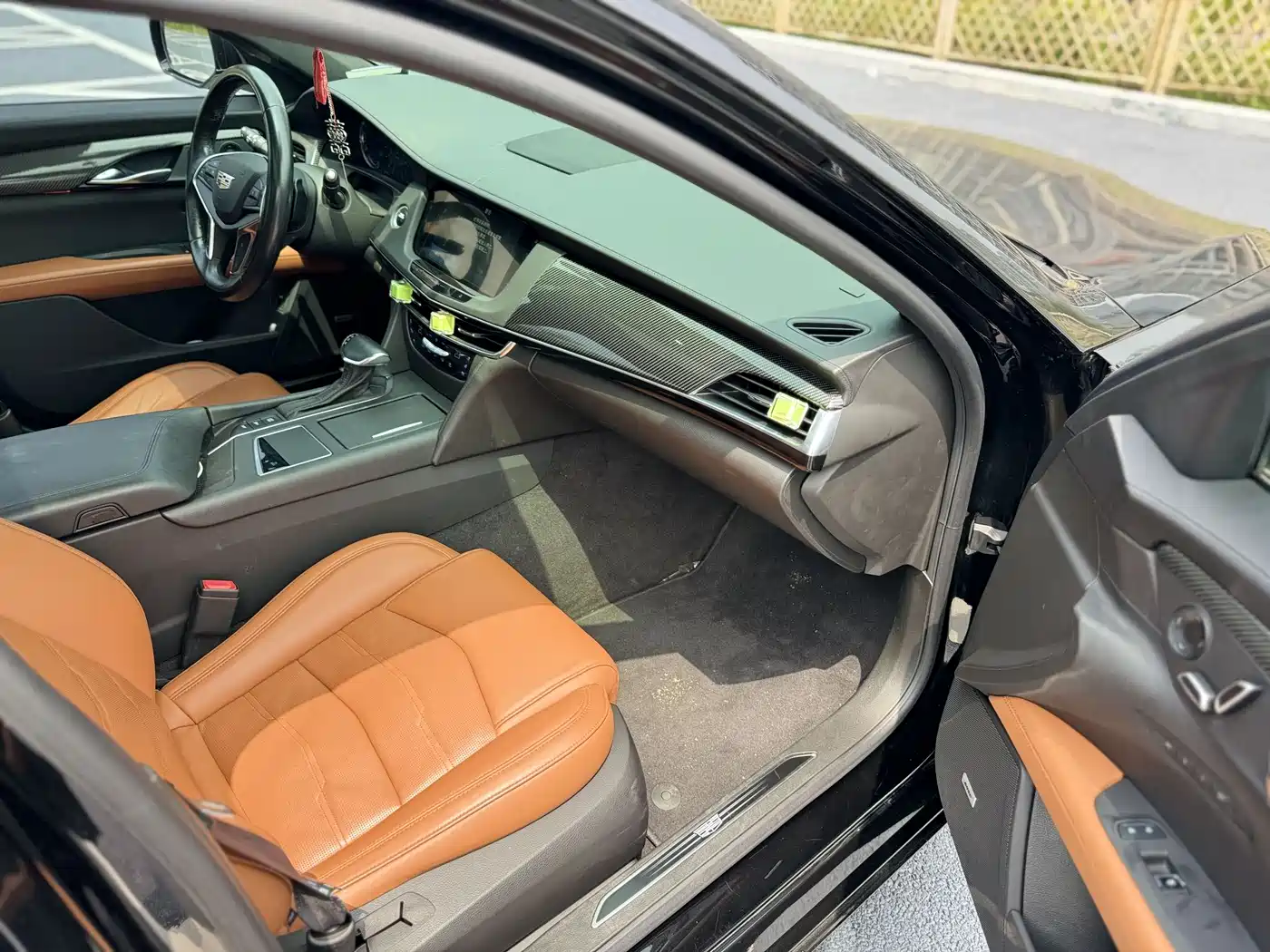 Cadillac CT6 2016 28T Leading фото 10