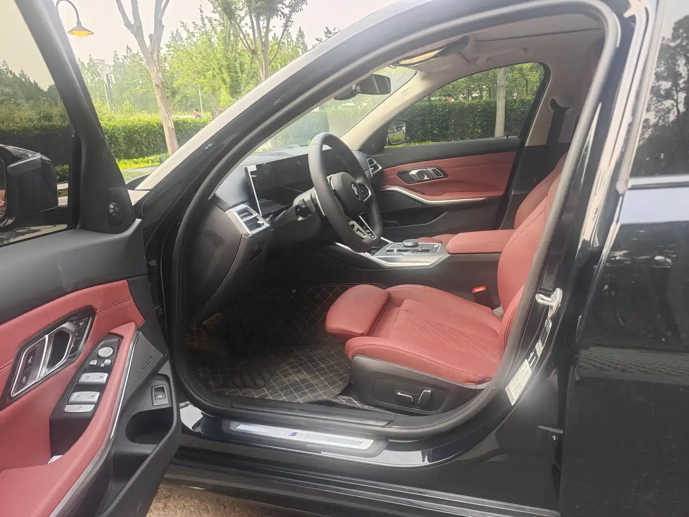 BMW 3 Series 2025 330Li M Sport Night Edition фото 8