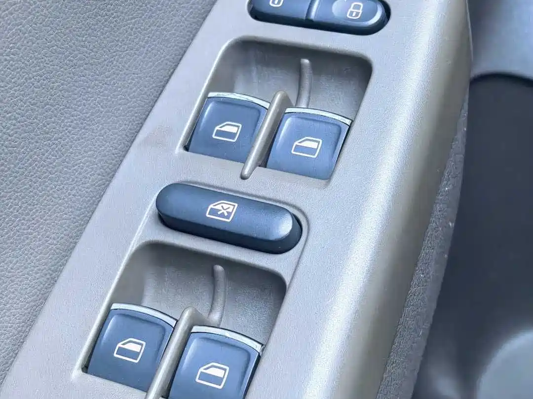 Volkswagen Bora 2013 1.6L Automatic Luxury Model фото 13