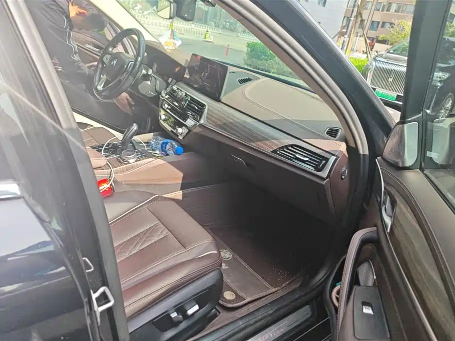 BMW 5 Series 2021 530Li xDrive Luxury Package фото 8