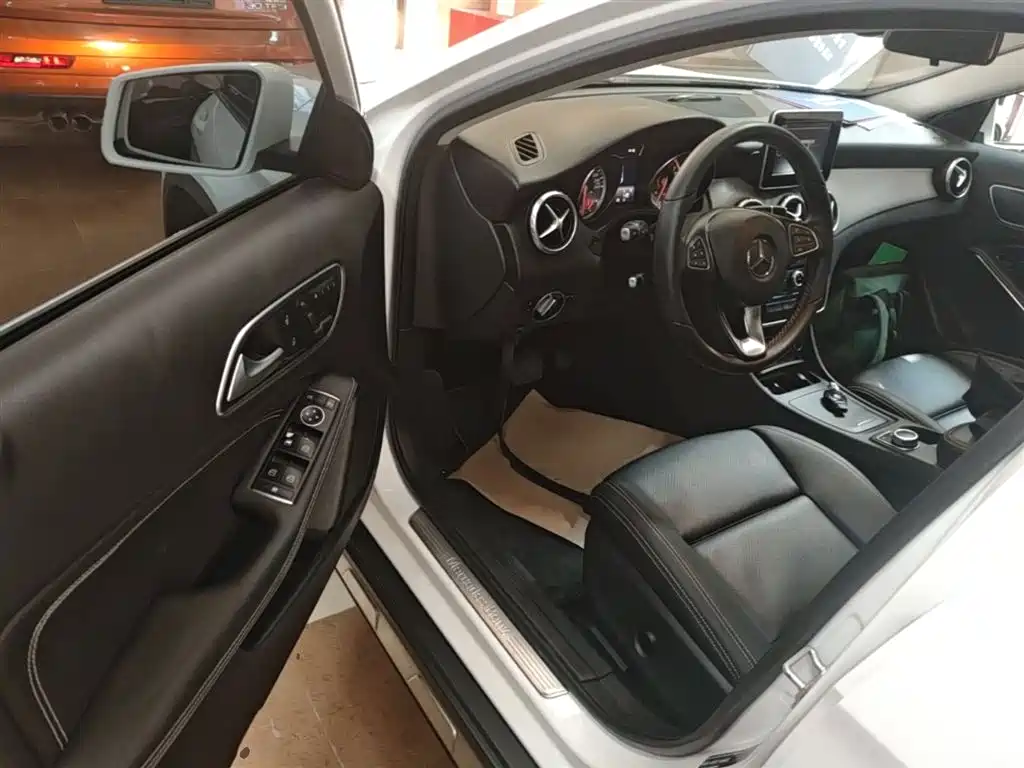 Mercedes-Benz GLA 2016 GLA 200 Dynamic фото 16