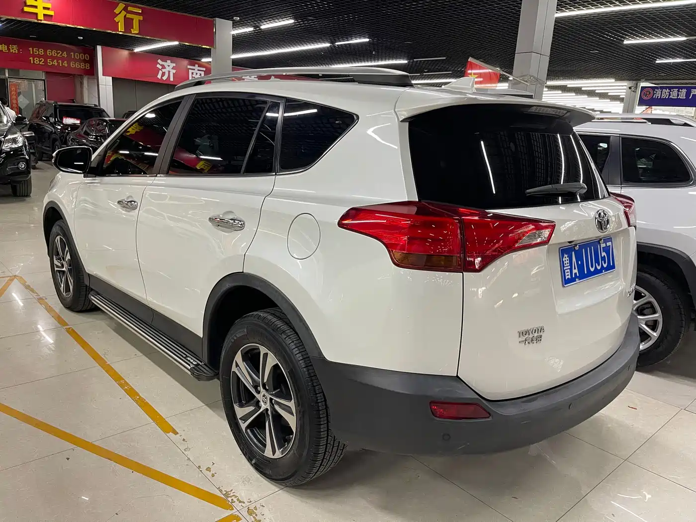 Toyota RAV4 Rongfang 2015 2.0L CVT 4WD Pioneer Edition фото 4