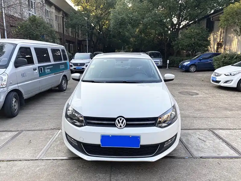 Volkswagen Polo 2011 1.6L Automatic Cool Edition фото 2